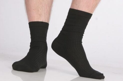 Wear socks with nail fungus