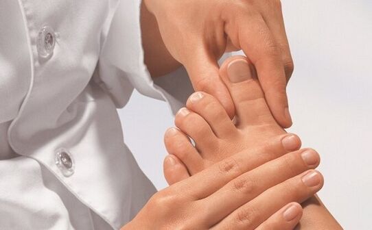 A specialist examines your feet to see if there is a fungal infection