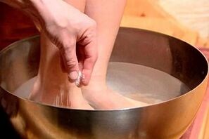 Soak your feet to treat toe fungus